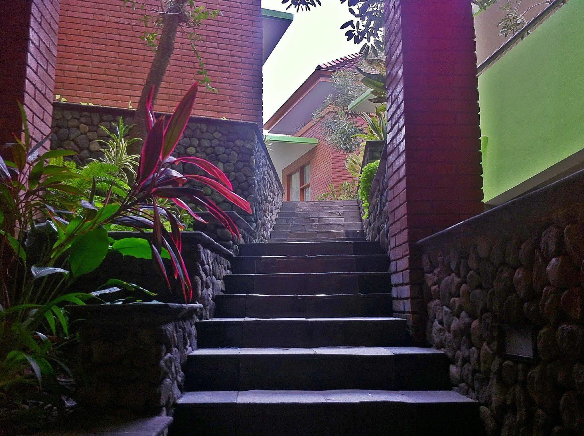 Hotel Rumput Resort & Resto Maguwo Exterior foto